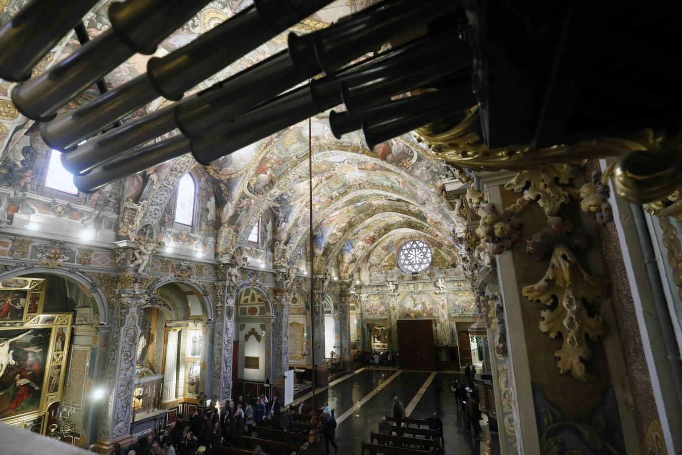 La iglesia, que sacó a la luz los frescos de Palomino, abre a las visitas la desconocida sala Capitular. El espacio, origen de la parroquia en el siglo XV, presenta su estado original e incluye obras de Juan de Juanes y Esteban March