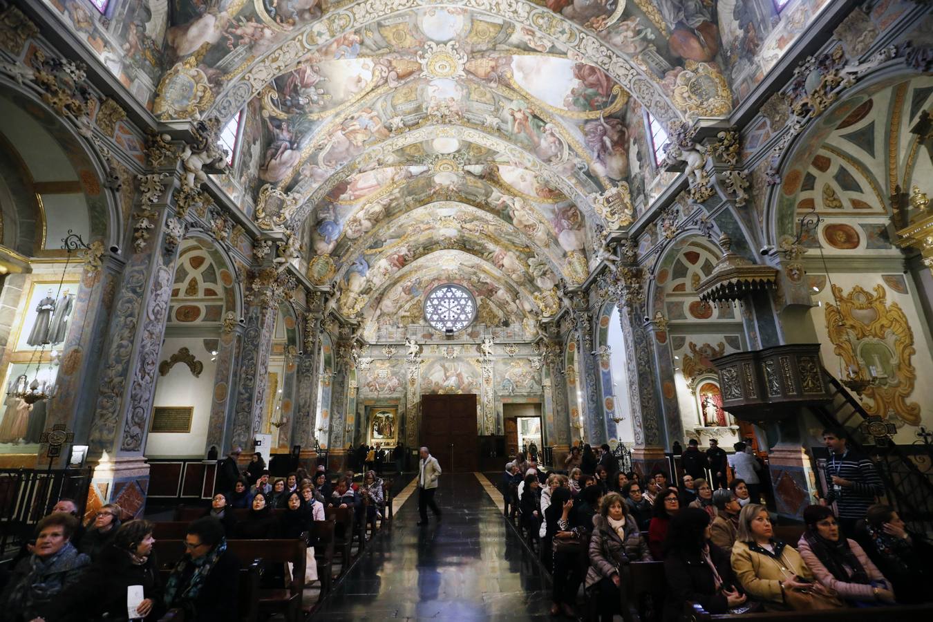 La iglesia, que sacó a la luz los frescos de Palomino, abre a las visitas la desconocida sala Capitular. El espacio, origen de la parroquia en el siglo XV, presenta su estado original e incluye obras de Juan de Juanes y Esteban March