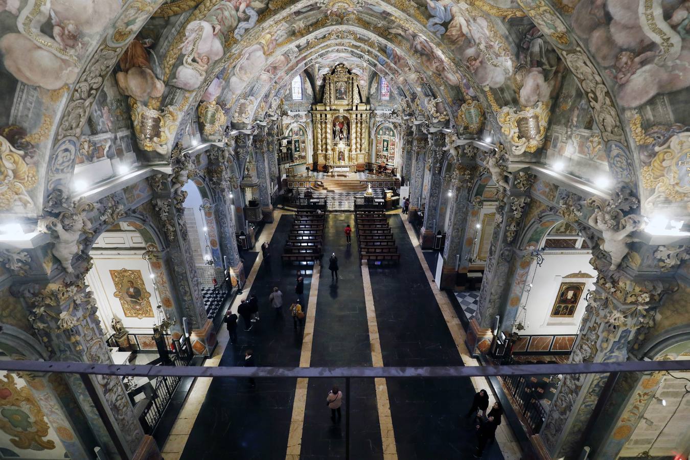 La iglesia, que sacó a la luz los frescos de Palomino, abre a las visitas la desconocida sala Capitular. El espacio, origen de la parroquia en el siglo XV, presenta su estado original e incluye obras de Juan de Juanes y Esteban March