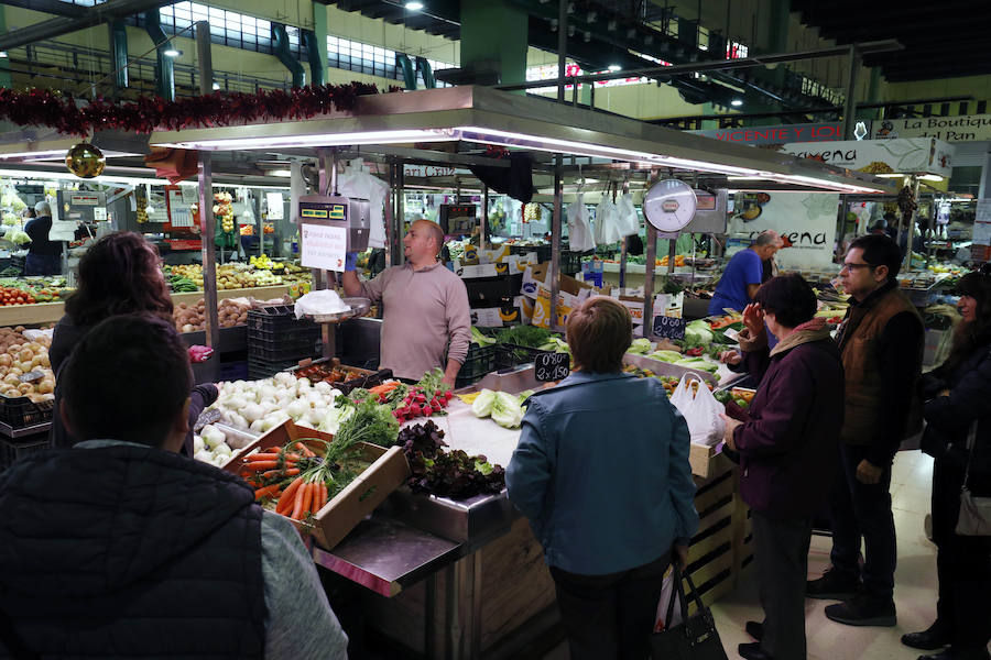 Fotos: La Navidad rescata los mercados de Valencia