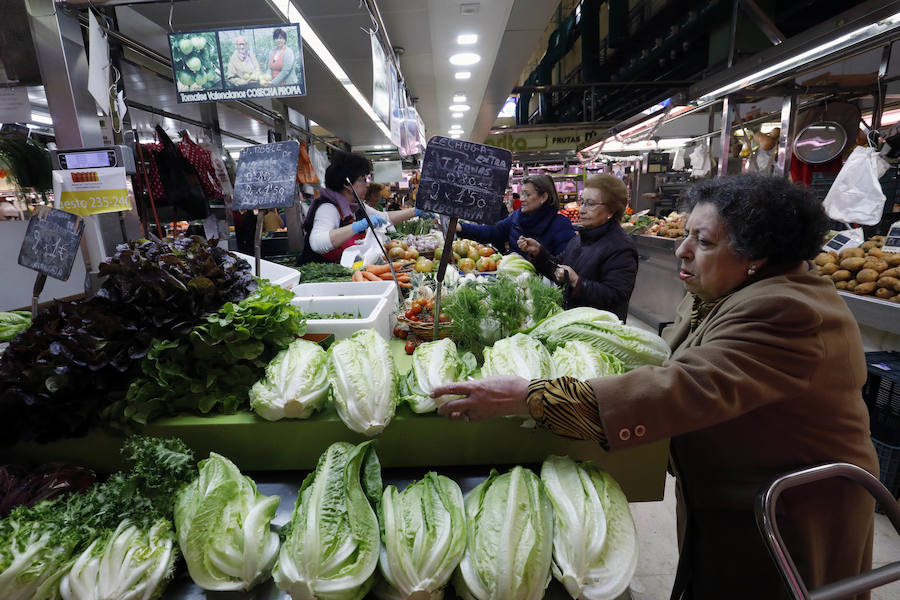 Fotos: La Navidad rescata los mercados de Valencia