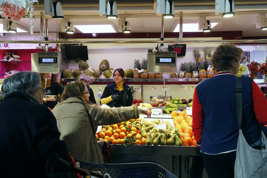 Fotos: La Navidad rescata los mercados de Valencia