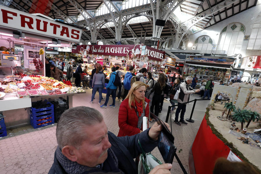 Fotos: La Navidad rescata los mercados de Valencia