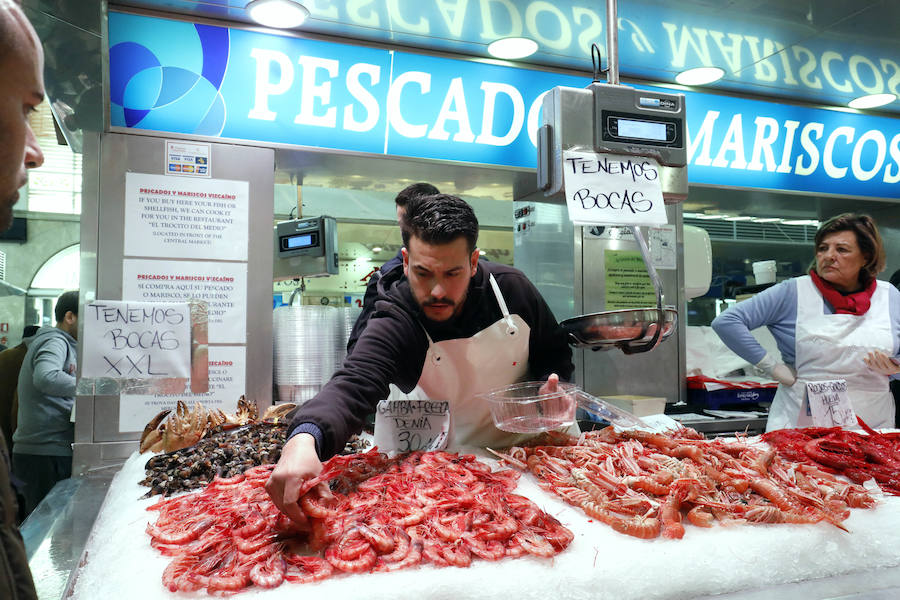 Fotos: La Navidad rescata los mercados de Valencia