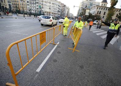 Imagen secundaria 1 - Los primeros cortes de tráfico colapsan el centro y congestionan los accesos a Valencia