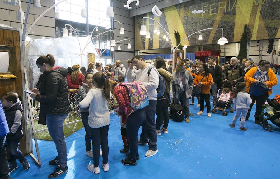 Expojove 2018 ha abierto este miércoles 26 de diciembre sus puertas en Feria Valencia. El horario establecido para esta edición es de 11 a 20 horas; a excepción del día 31, que abrirá de 10 a 14, y el día 1 de enero, con apertura de 16 a 21 horas. Las entradas se pueden adquirir de forma presencial y online por cinco euros, y por 2,5 euros las entradas de medio día.