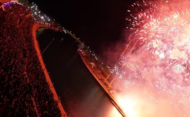 La Marina de Valencia dará las campanadas frente al mar y con un espectáculo de pirotecnia. 