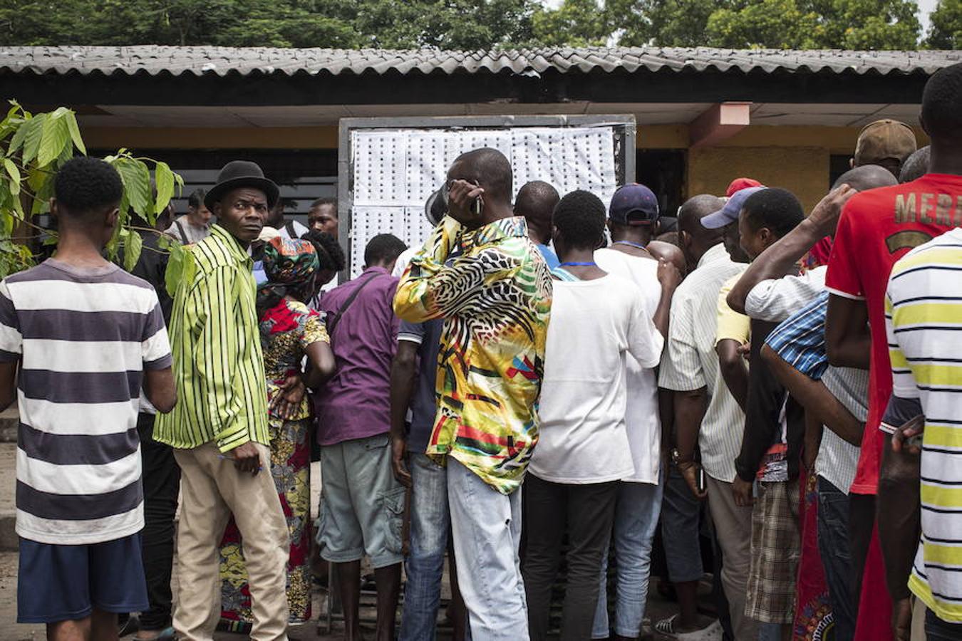 La República Democrática del Congo celebra este domingo unas elecciones históricas para elegir al sucesor del presidente Joseph Kabila, entre retrasos, esperanza de cambio y miedo a más violencia.