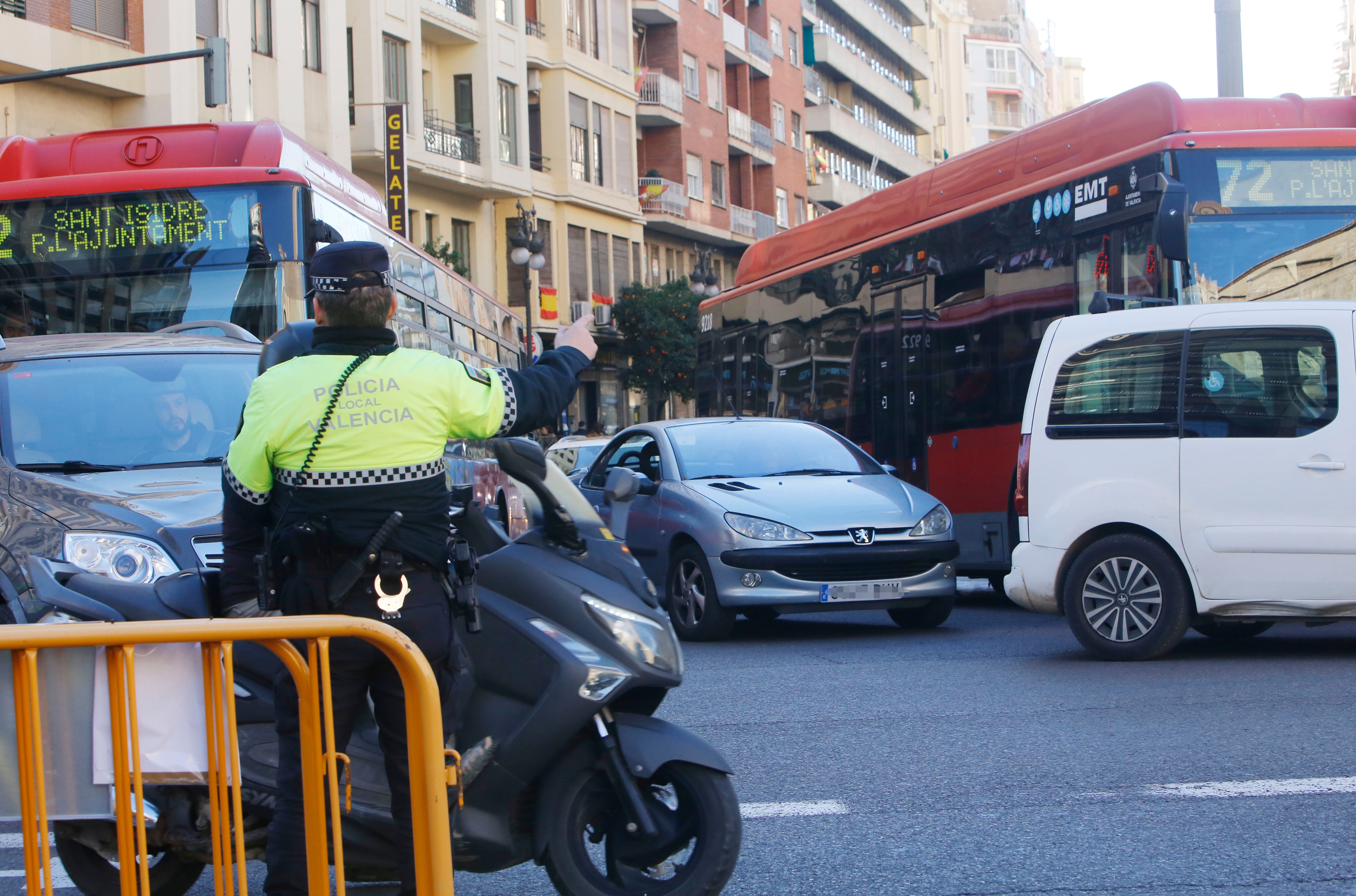 Las compras para la cena de fin de año y la comida de bienvenida a 2019 saturan el centro de la ciudad durante este lunes