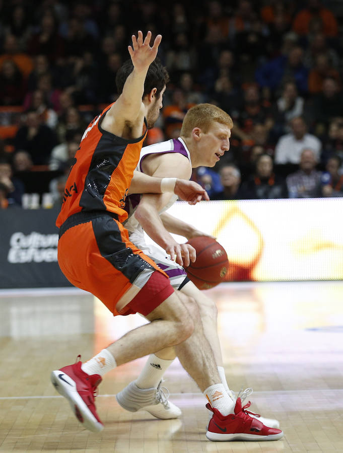 Estas son las imágenes que deja el primer partido del Top16 de EuroCup en la Fonteta. La victoria ha sido para el conjunto taronja por 85-74