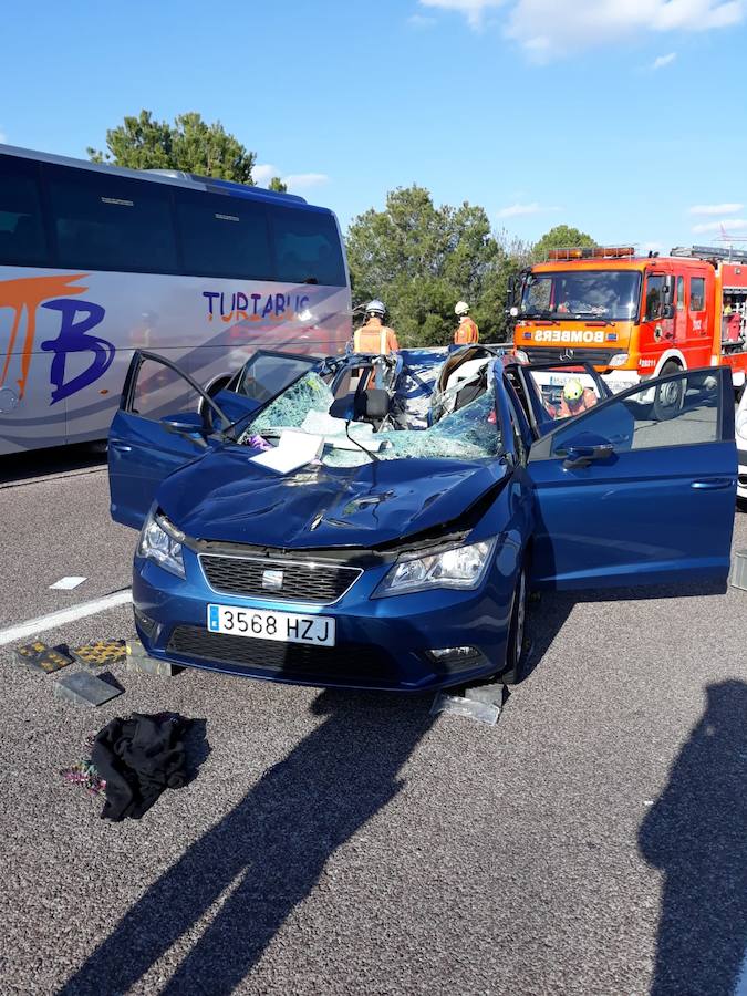 Dos niñas de cuatro y nueve años, hijas del matrimonio, resultaron ilesas al viajar en sus sillas infantiles cuando se produjo el accidente en la A-7