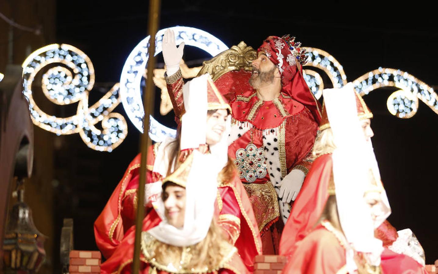 Sus Majestades de Oriente recorren todo el centro de la ciudad en la noche más mágica del año