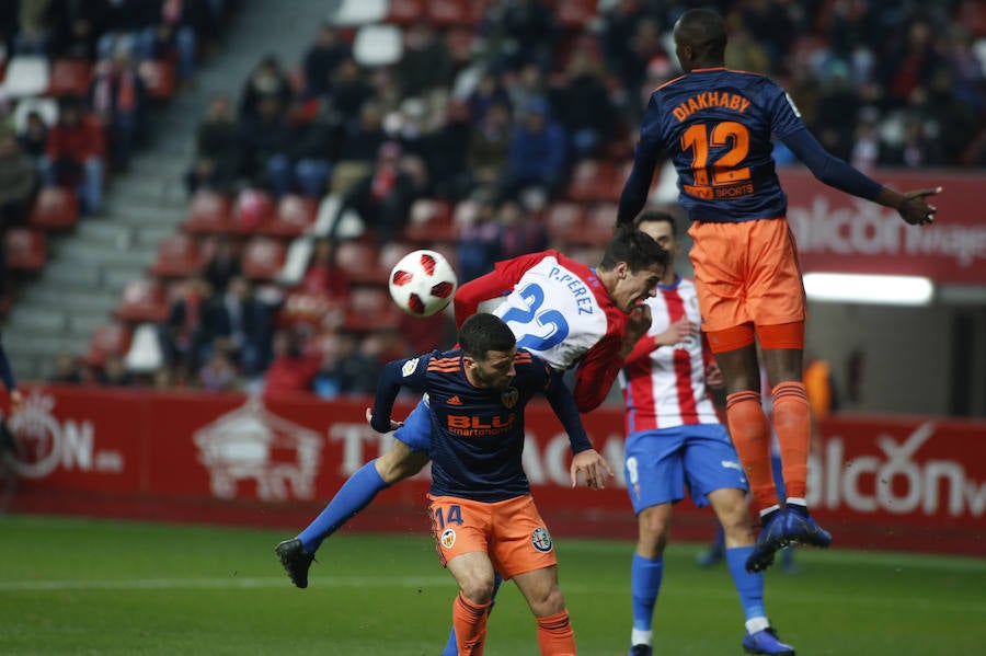 Estas son las imágenes que deja el encuentro de ida de octavos de Copa en el Molinón (2-1)