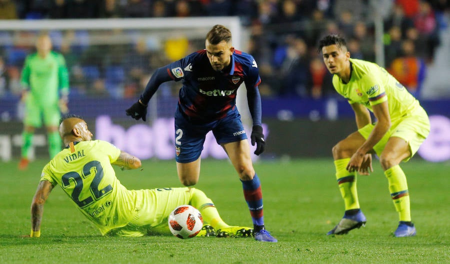 Estas son las imágenes que deja el partido de ida de octavos en el Ciutat de València