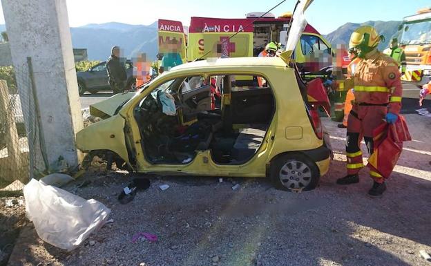 Tres heridos en un accidente de tráfico en la CV-50 en Tavernes de la Valldigna