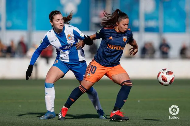 Mari Paz Vilas, en una acción del choque contra el Espanyol. 