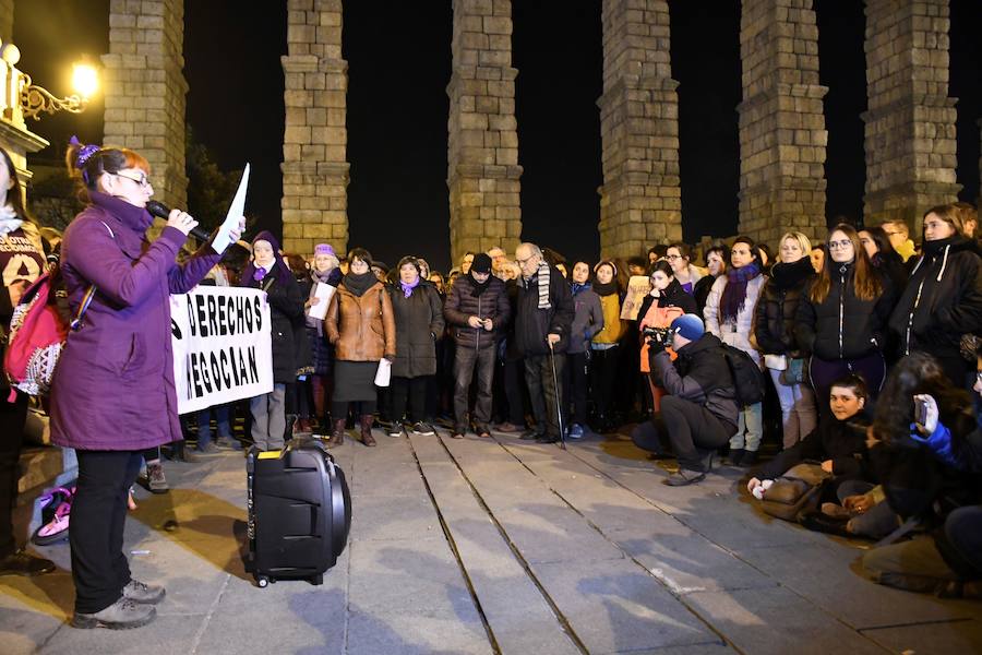 Las feministas lanzaron este martes una amplia movilización en toda España en contra del partido ultraderechista Vox, que causó indignación al denunciar la ley de violencia de género, hasta ahora apoyada de forma unánime por la clase política.