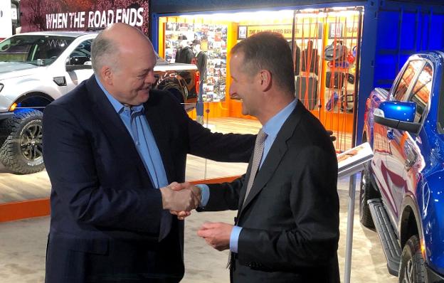 Jim Hackett (Ford) y Herbert Diess (Volkswagen). 