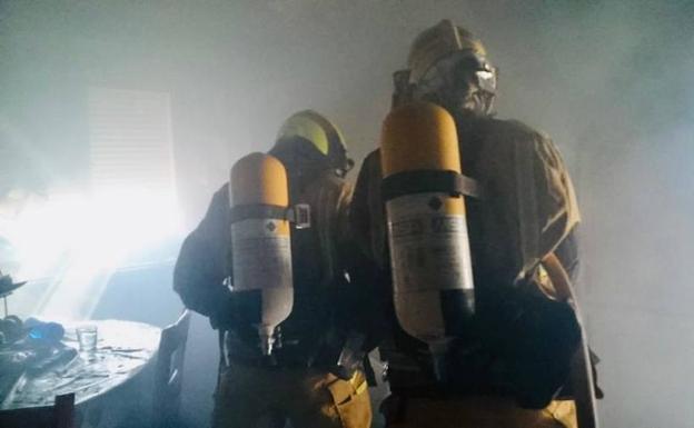 El fuego calcina la cocina de una vivienda en Calp