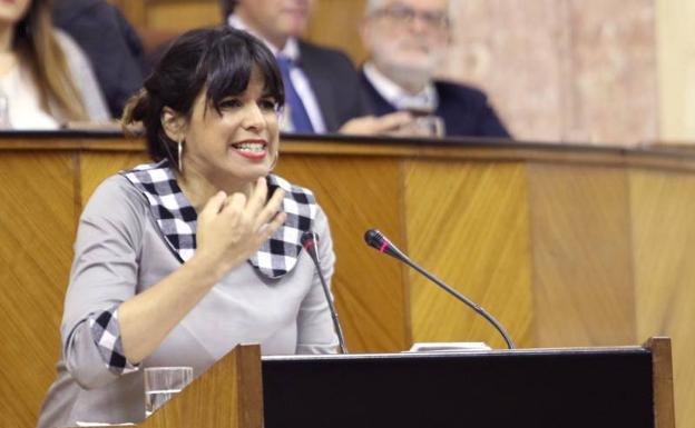 La líder de Adelante Andalucía, Teresa Rodríguez, durante la sesión de investidura.