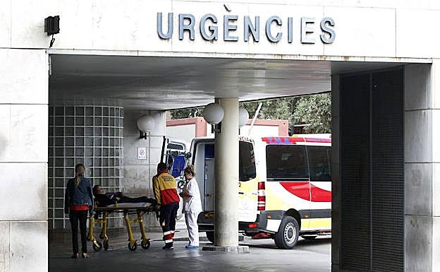 El repunte de pacientes incrementa las demoras en Urgencias de La Fe y el Clínico