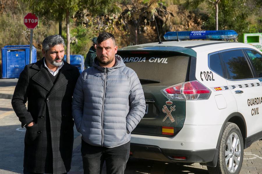 La búsqueda del pequeño Julen, desaparecido el pasado domingo después de precipitarse en un pozo en Málaga, ha superado ya las cien horas de complicados trabajos que todavía no han dado sus frutos. Desde la desaparición, los padres prosiguen con angustia la búsqueda del menor. El padre, José Rocío, es un feriante en paro, y la madre, Victoria María García, es empleada en una cadena de hamburgueserías y residen en la popular barriada de El Palo, en Málaga capital.