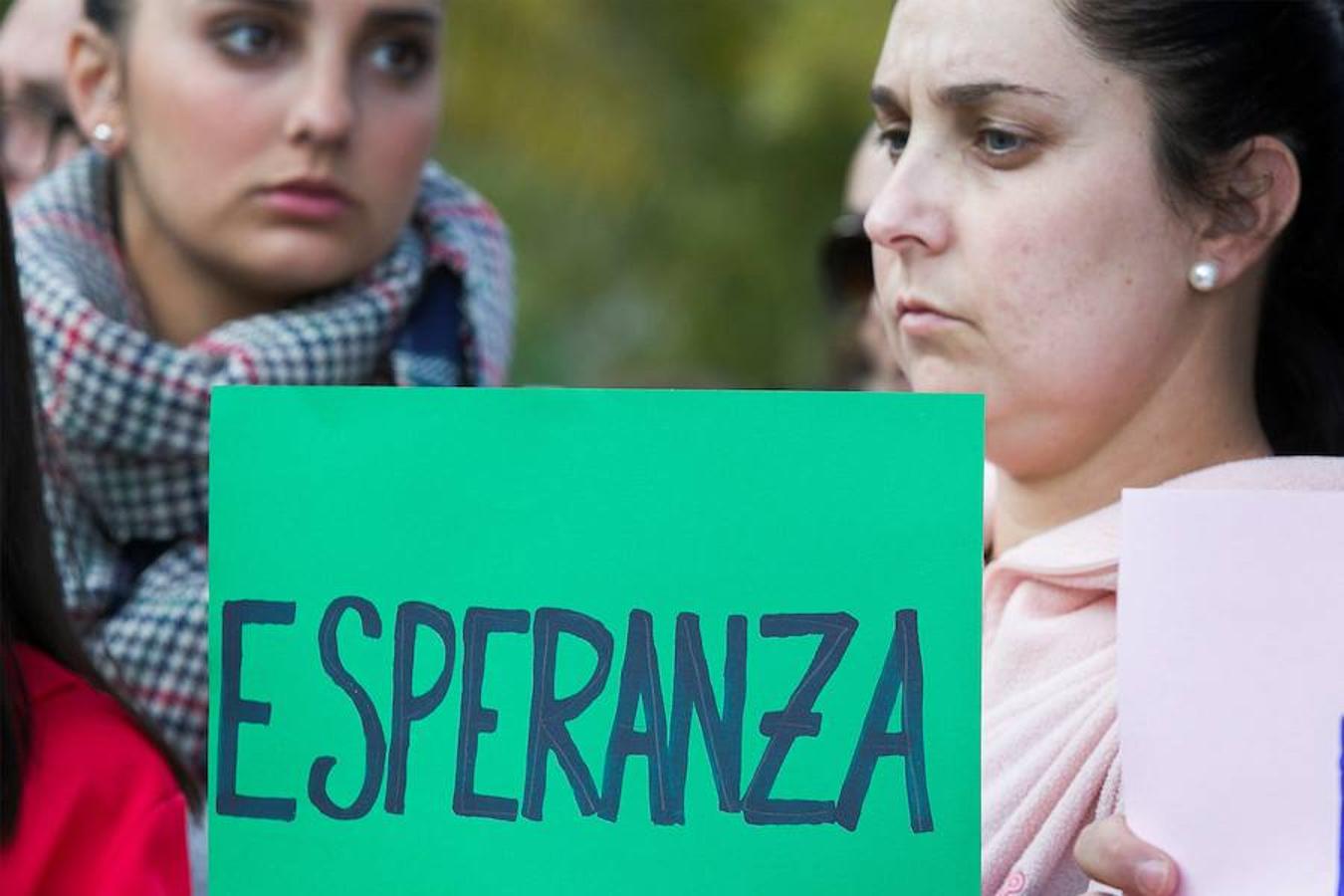 La búsqueda del pequeño Julen, desaparecido el pasado domingo después de precipitarse en un pozo en Málaga, ha superado ya las cien horas de complicados trabajos que todavía no han dado sus frutos. Desde la desaparición, los padres prosiguen con angustia la búsqueda del menor. El padre, José Rocío, es un feriante en paro, y la madre, Victoria María García, es empleada en una cadena de hamburgueserías y residen en la popular barriada de El Palo, en Málaga capital.