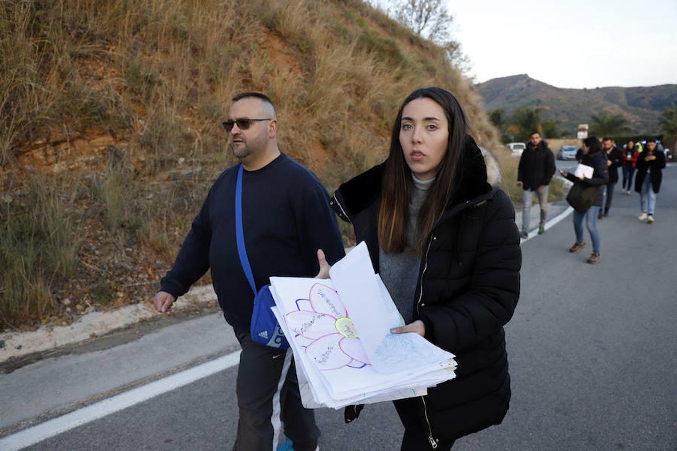 La búsqueda del pequeño Julen, desaparecido el pasado domingo después de precipitarse en un pozo en Málaga, ha superado ya las cien horas de complicados trabajos que todavía no han dado sus frutos. Desde la desaparición, los padres prosiguen con angustia la búsqueda del menor. El padre, José Rocío, es un feriante en paro, y la madre, Victoria María García, es empleada en una cadena de hamburgueserías y residen en la popular barriada de El Palo, en Málaga capital.