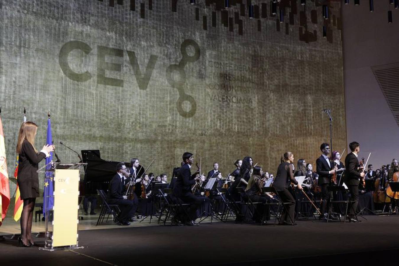 Fotos: El rey Felipe VI preside el aniversario de la patronal autonómica valenciana CEV