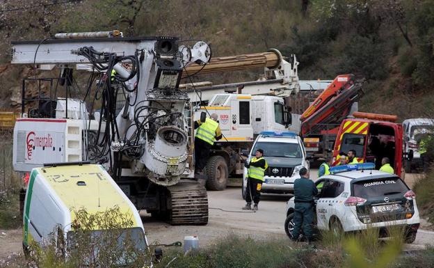 Nueva maquinaria pesada se incorpora a los trabajos de rescate de Julen. 