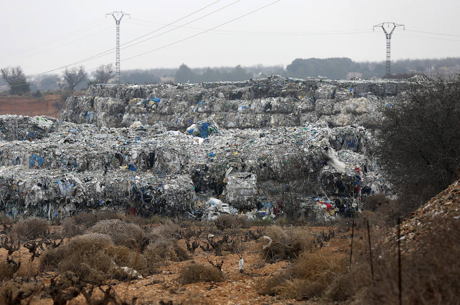 Fotos: Fotos de la planta que almacena 43.000 toneladas de residuos en Utiel