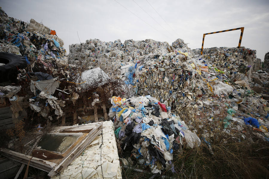 Fotos: Fotos de la planta que almacena 43.000 toneladas de residuos en Utiel