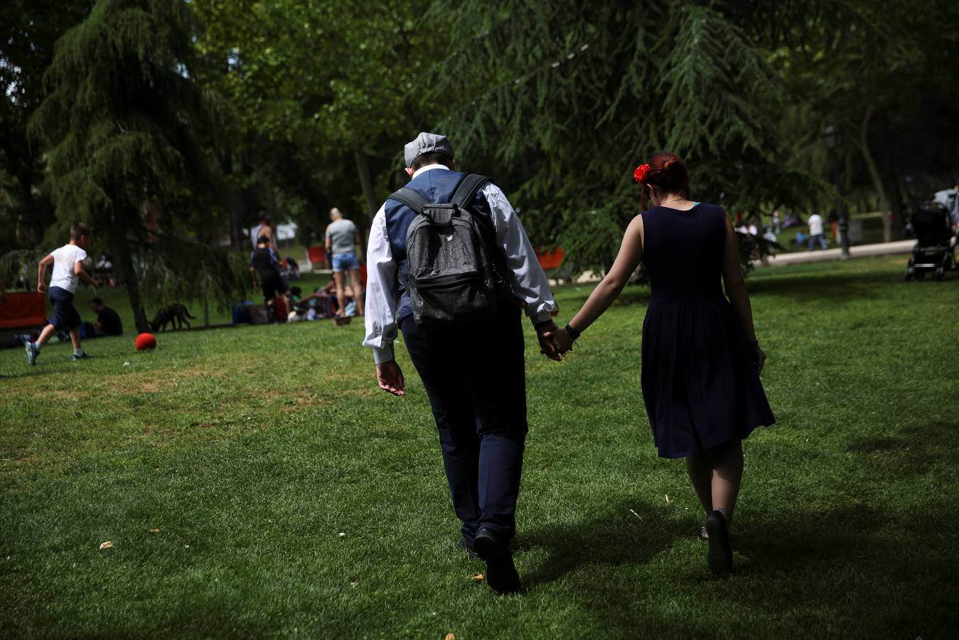 Gabriel y su novia, Ruth, caminan por un parque, el 15 de mayo de 2017. "Me ha costado un tiempo encontrar a alguien que sentí que me vio como la persona que realmente soy. Así es como me siento con Ruth. Ella no sabía mucho sobre los problemas de las personas transgénero, pero todo ha sido muy natural desde el principio y tenemos el apoyo de nuestras familias".