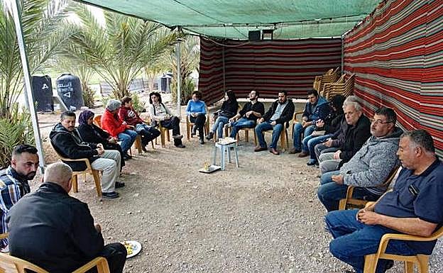 La concejal de Cooperación al Desarrollo y Migración, Neus Fábregas, durante uno de los encuentros del viaje a Palestina. 