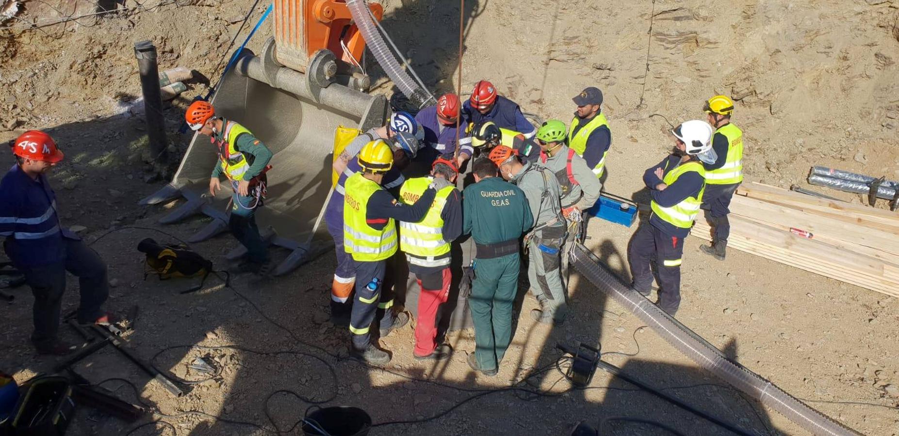 Tras 12 días de intensa búsqueda, el agónico rescate del pequeño Julen ha terminado con el peor de los desenlaces posibles. El niño, de dos años y medio ha sido encontrado muerto después de que los mineros conectaran la galería vertical construida durante la última semana con el pozo al que cayó el pequeño