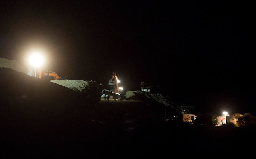 Tras 12 días de intensa búsqueda, el agónico rescate del pequeño Julen ha terminado con el peor de los desenlaces posibles. El niño, de dos años y medio ha sido encontrado muerto después de que los mineros conectaran la galería vertical construida durante la última semana con el pozo al que cayó el pequeño