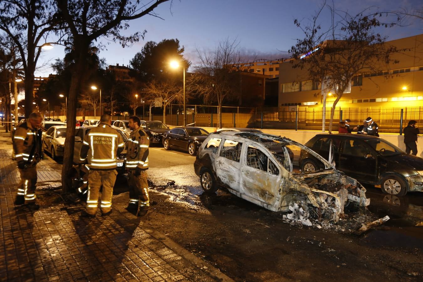 Fotos: Arden tres coches en el barrio de Campanar de Valencia