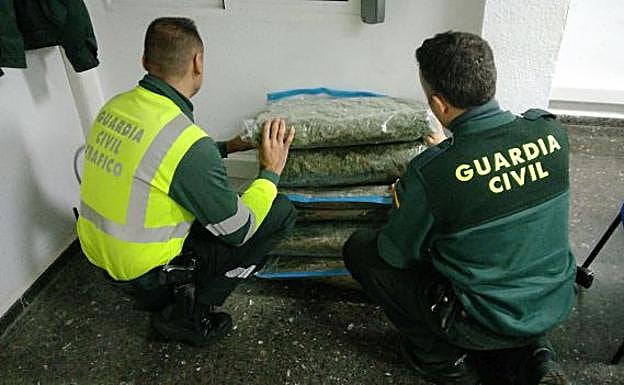 Incautación de droga por parte de la Guardia Civil.