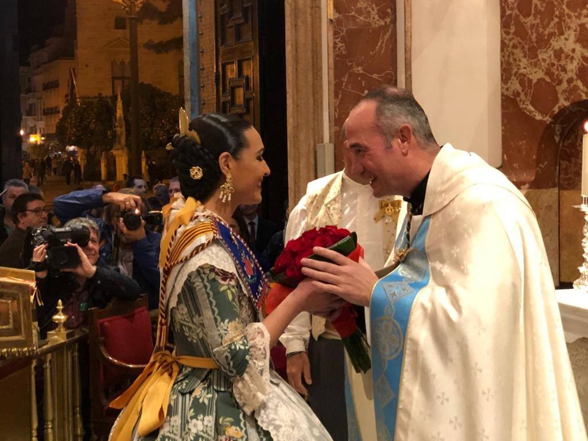 Marina y Civera visitan la Basilíca tras un intenso fin de semana que marca el inicio oficial de su reinado fallero