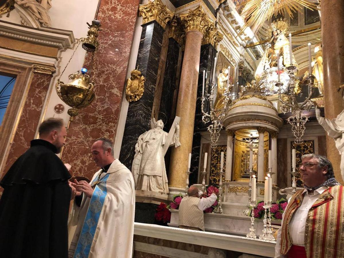 Marina y Civera visitan la Basilíca tras un intenso fin de semana que marca el inicio oficial de su reinado fallero