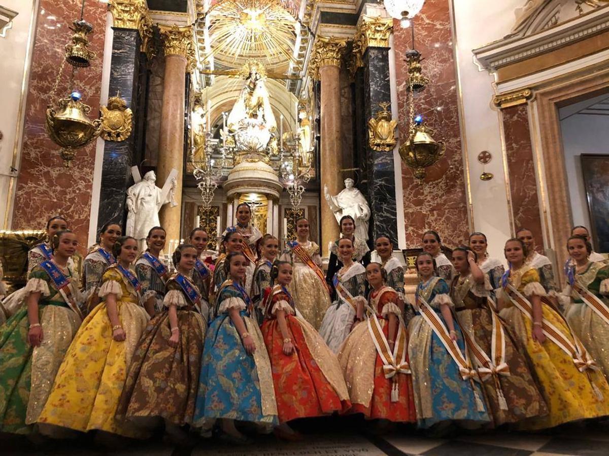 Marina y Civera visitan la Basilíca tras un intenso fin de semana que marca el inicio oficial de su reinado fallero