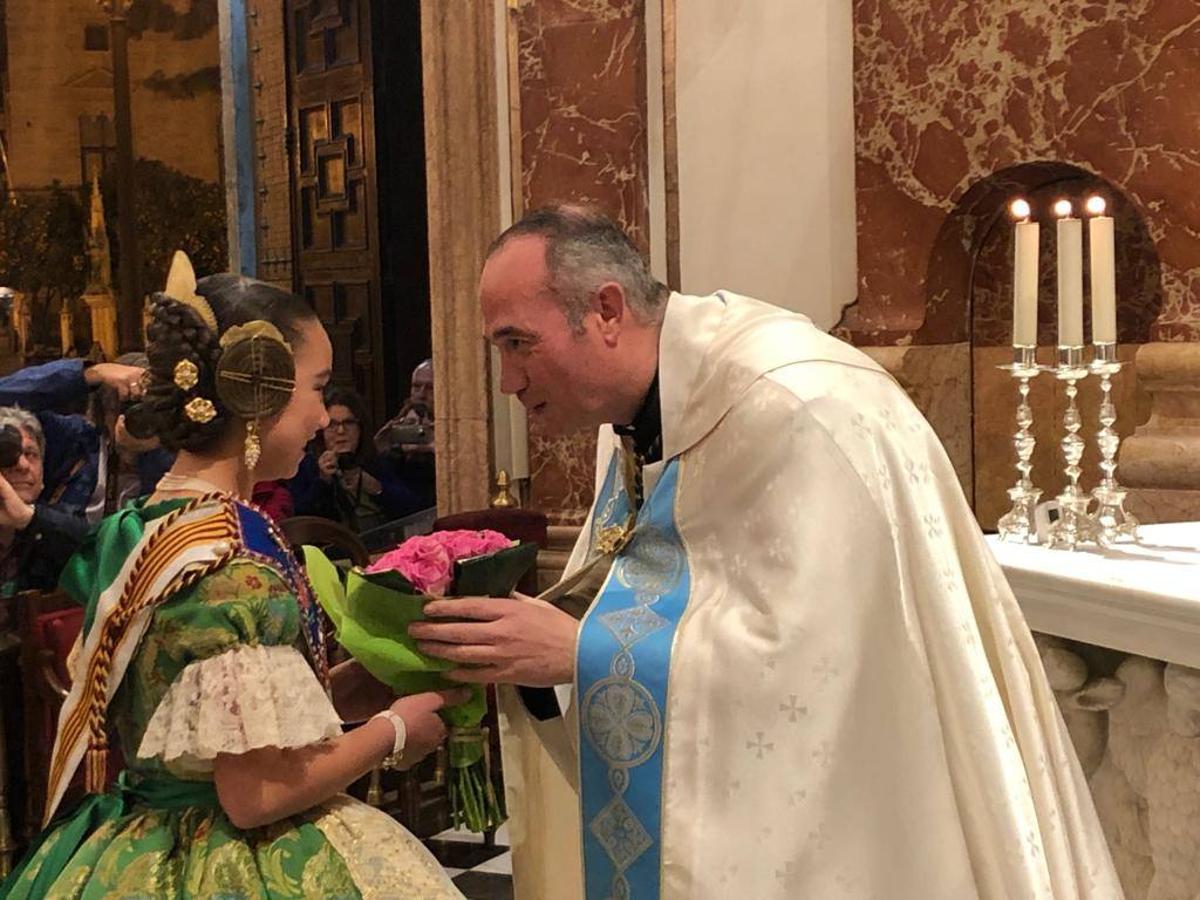 Marina y Civera visitan la Basilíca tras un intenso fin de semana que marca el inicio oficial de su reinado fallero