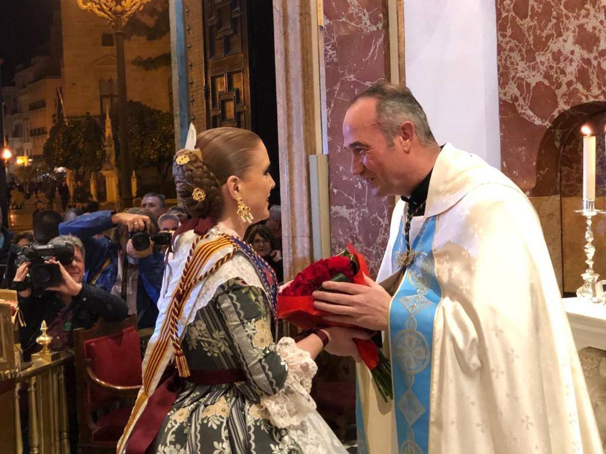 Marina y Civera visitan la Basilíca tras un intenso fin de semana que marca el inicio oficial de su reinado fallero