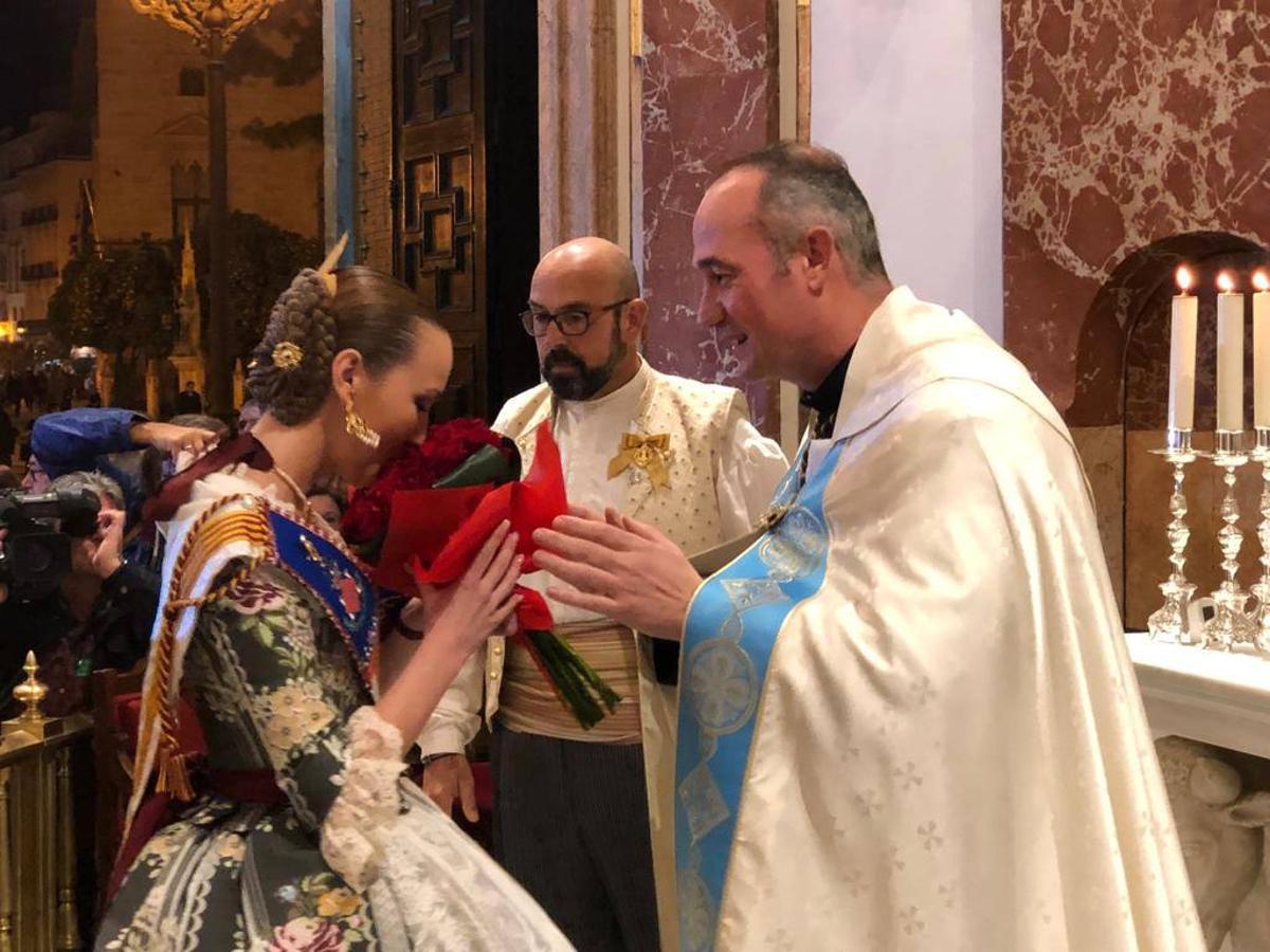 Marina y Civera visitan la Basilíca tras un intenso fin de semana que marca el inicio oficial de su reinado fallero