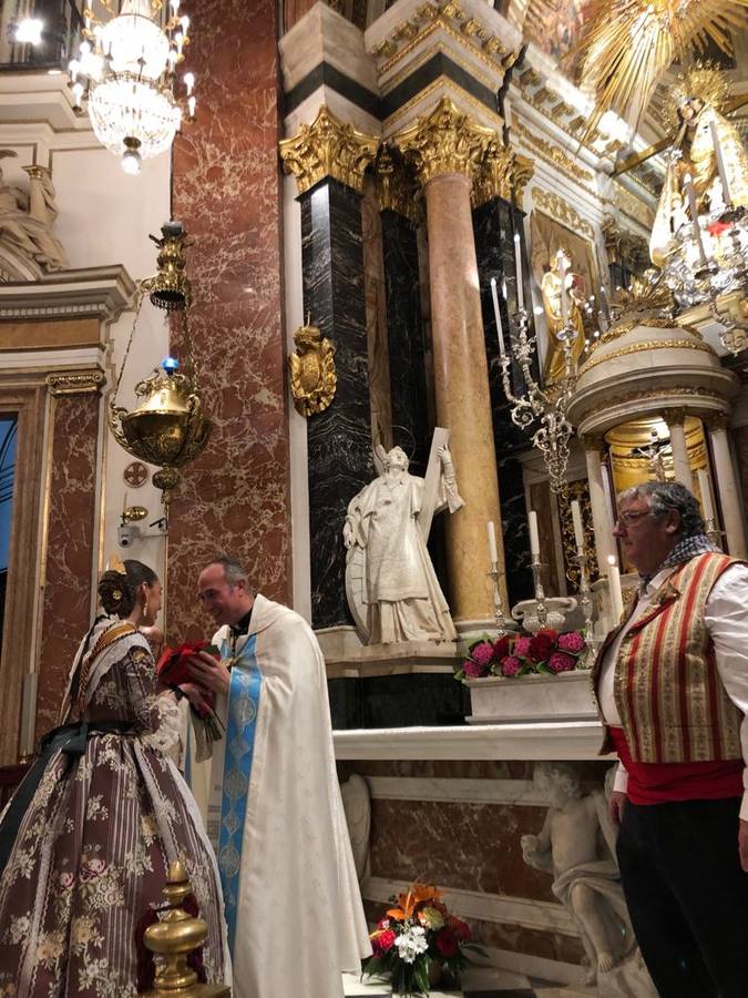 Marina y Civera visitan la Basilíca tras un intenso fin de semana que marca el inicio oficial de su reinado fallero