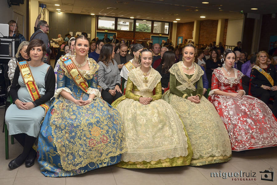 Las falleras mayores de Valencia 2018 viajan hasta la capital francesa para vivir la presentación de Inma Alapont Asins como máxima representante fallera de París. Rocío Gil Uncio y Daniela Gómez de los Ángeles recibieron el cariño de los valencianos residentes en la capital y que forman desde 1947 la Casa Regional Valenciana de París, actualmente presidida por Mari Carmen Criado.