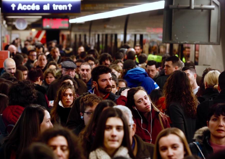 Fotos: Colapso en Valencia por los paros de EMT y Metrovalencia