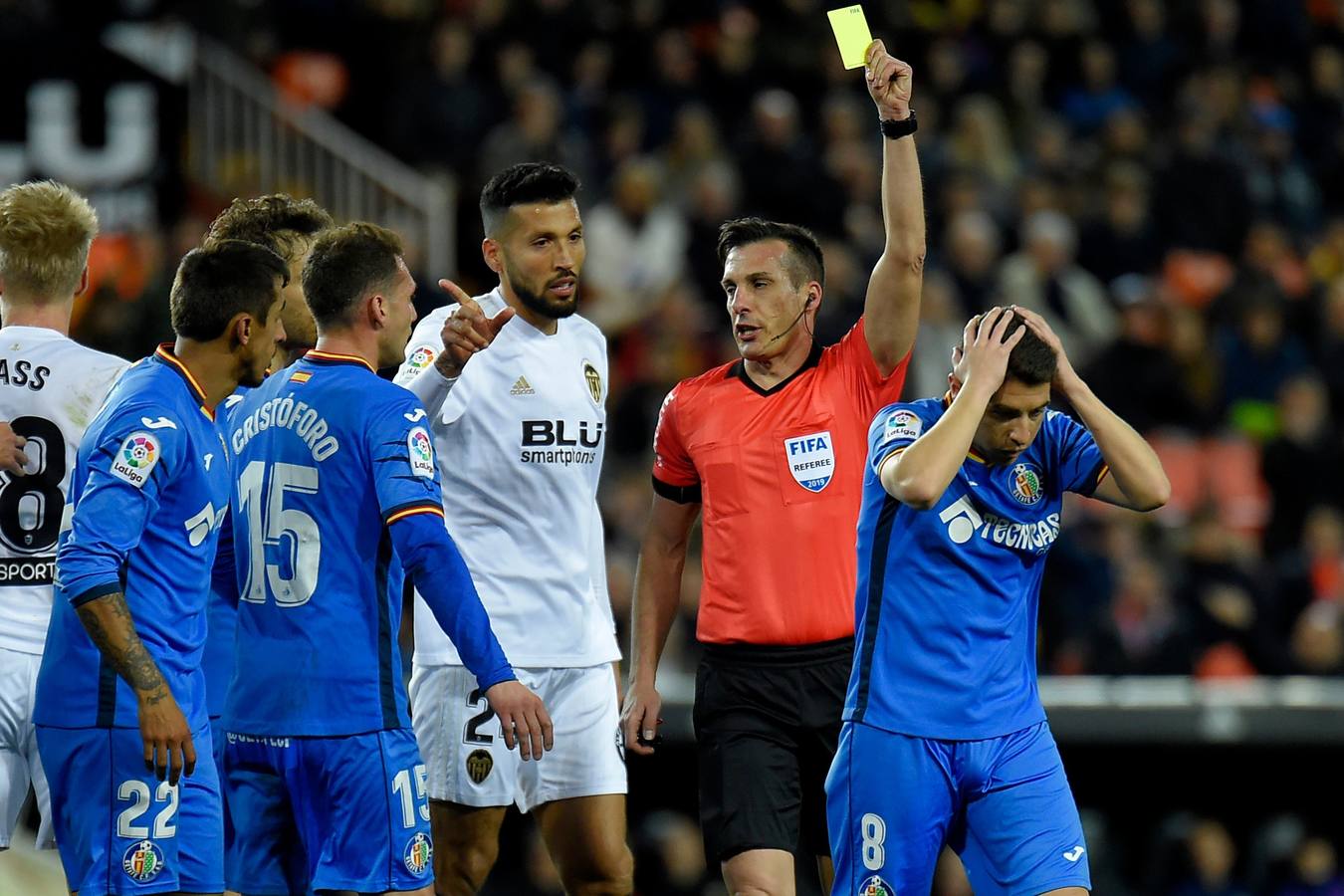 Antes de la remontada del Valencia al Getafe en Copa, ya se produjeron piques, patadas, entradas duras, tarjetas, protestas, amagos de tanganas... 