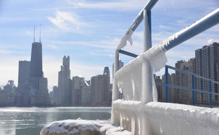 Las temperaturas extremas dejan ocho muertos en los estados de Illinois, Wisconsin, Iowa y Nebraska, y varios casos de congelamiento. En algunos casos han desplomado los termómetros hasta los 40 grados bajo cero, por lo que las autoridades han instado a la ciudadanía a extremar la precaución.