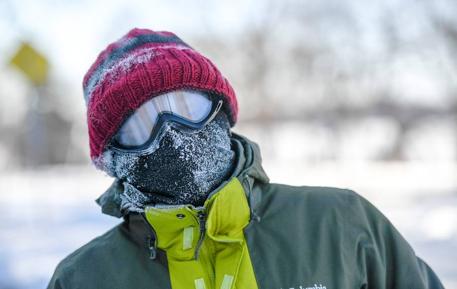 Las temperaturas extremas dejan ocho muertos en los estados de Illinois, Wisconsin, Iowa y Nebraska, y varios casos de congelamiento. En algunos casos han desplomado los termómetros hasta los 40 grados bajo cero, por lo que las autoridades han instado a la ciudadanía a extremar la precaución.